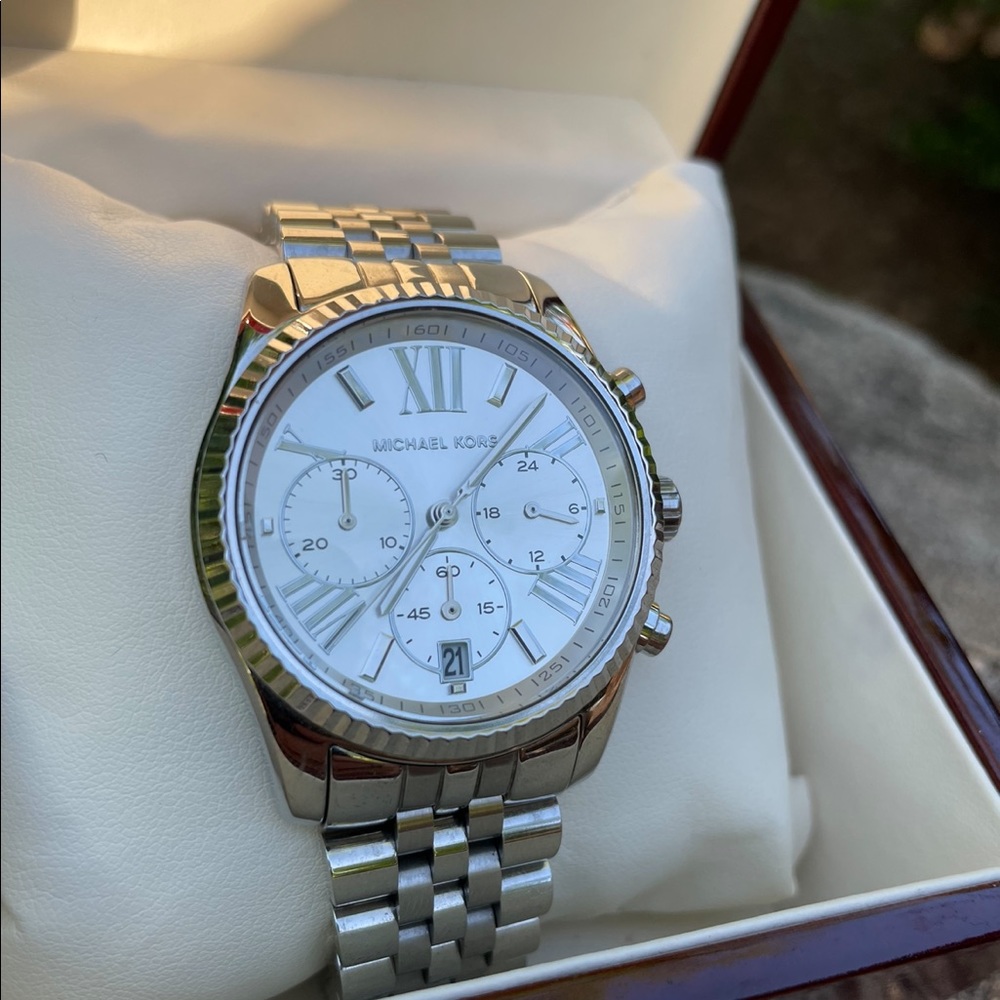Micheal Kors Lexington MK5555